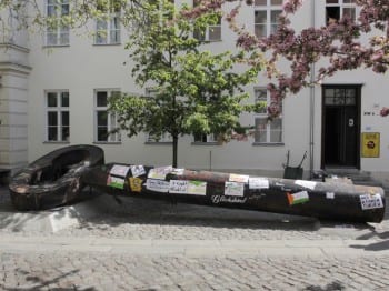 Aida Youth Camp of the Aida Refugee Centre (Bethlehem, Palestine), Key of Return, 2012, installation view, courtyard of KW Institute for Contemporary Art, Berlin, 2012 (artwork © Aida Youth Camp; photograph © Artur Żmijewski, provided by Berlin Biennale) 