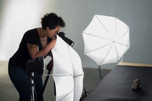 Kija Lucas working in her studio, 2016 (photograph by Chris Fraser; photograph © Kija Lucas) 